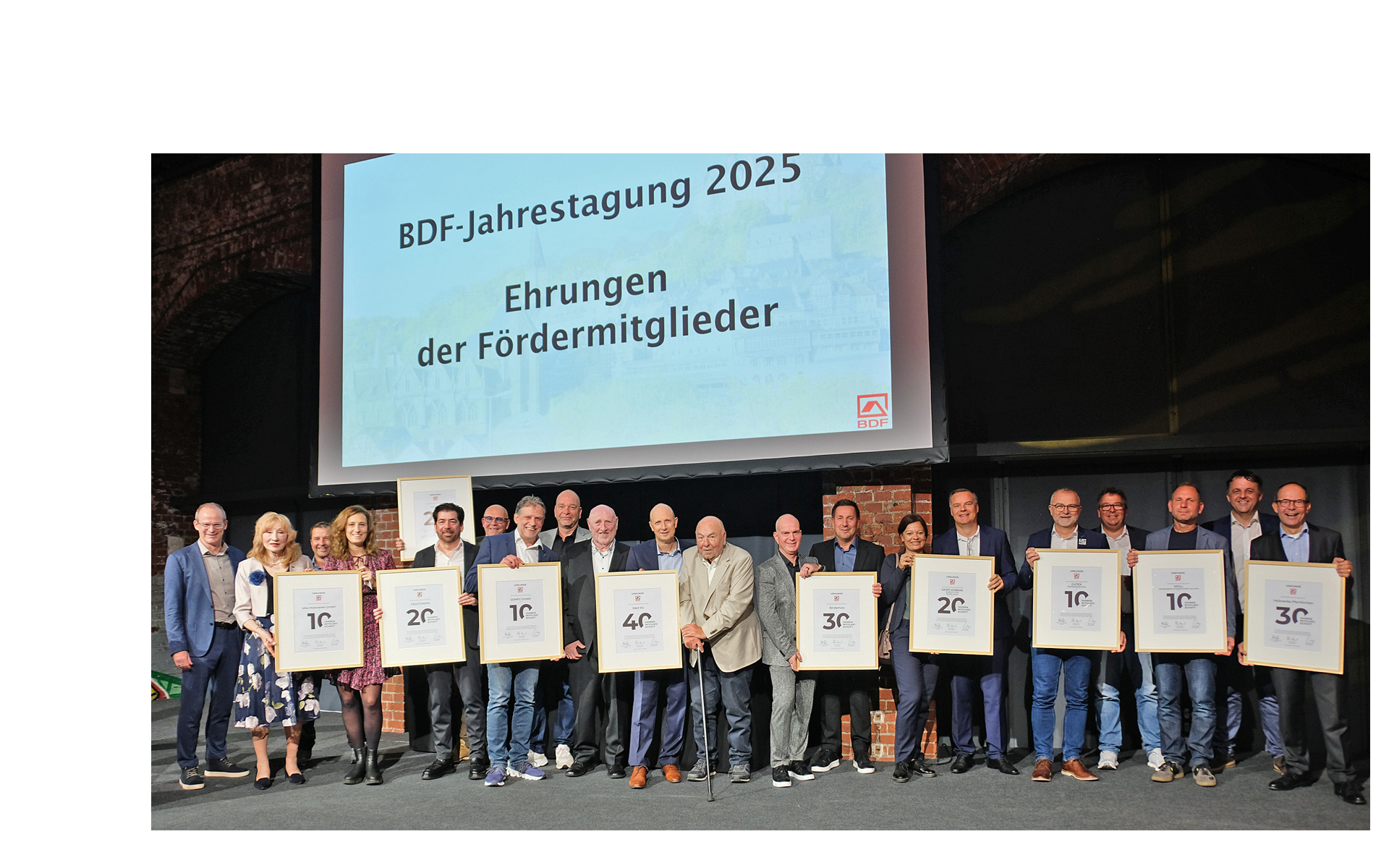 Bundesverband Deutscher Fertigbau ehrte elf langjährige Fördermitglieder